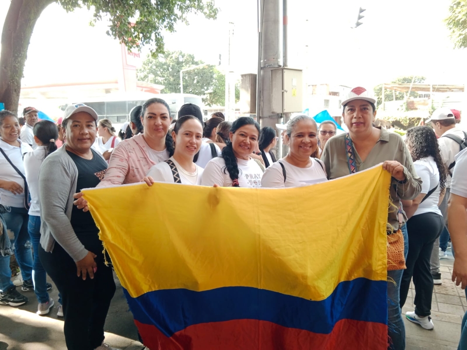 Hoy marchamos apoyando la Reforma Laboral. Protestando contra la corrupción que está carcomiendo nuestro país hoy apoyamos a la parte privada porque mañana nuestros hijos lo necesitaran.